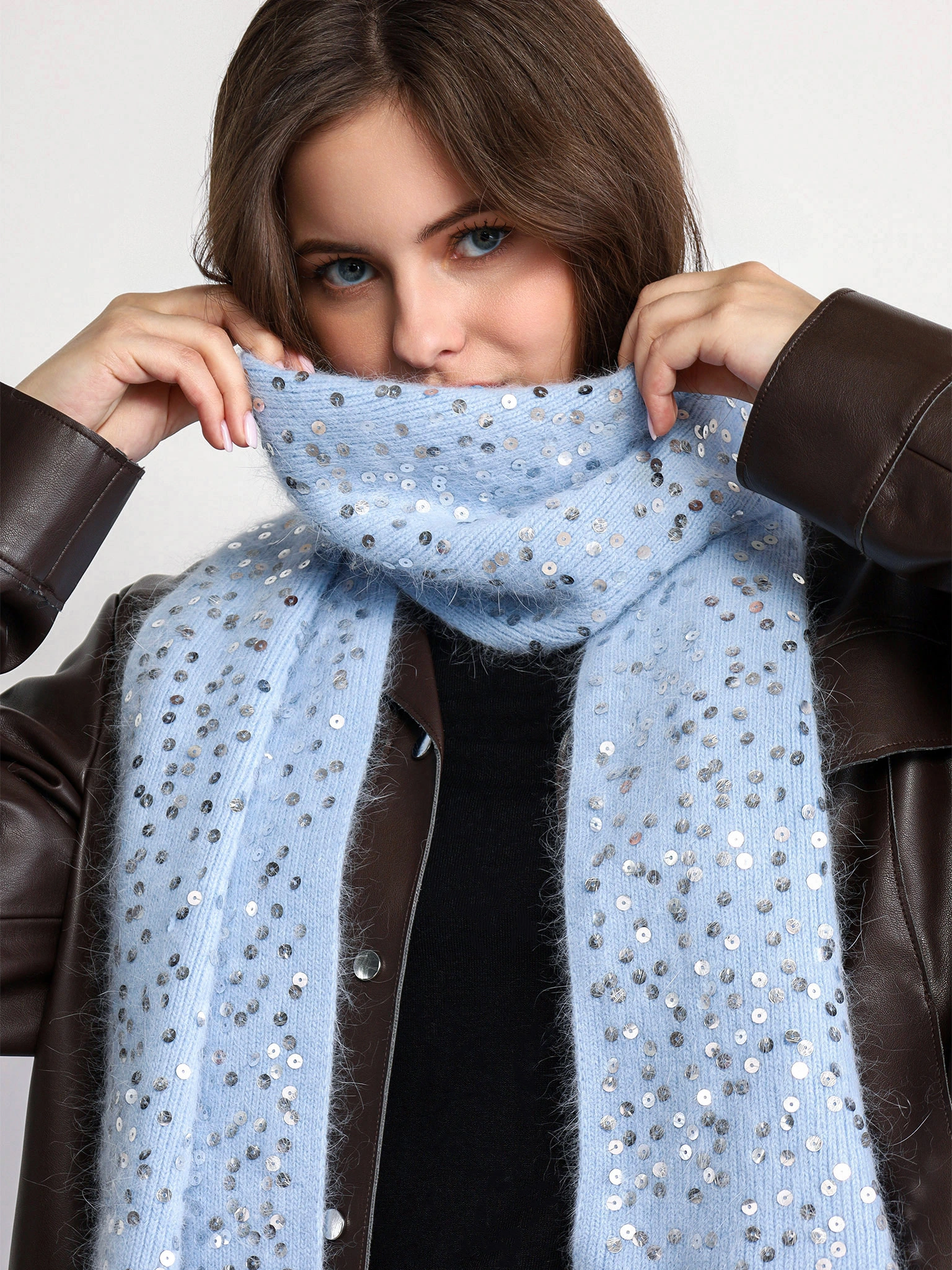 Шарф из ангоры и акрила с пайетками 